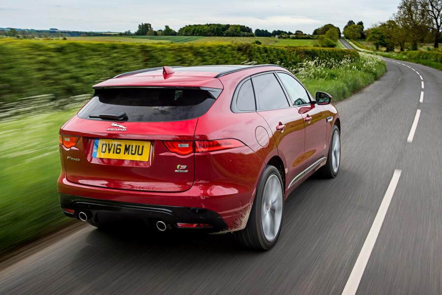  Jaguar F-Pace S 30d AWD 2016 года  (UK) (фото 26 из 30)